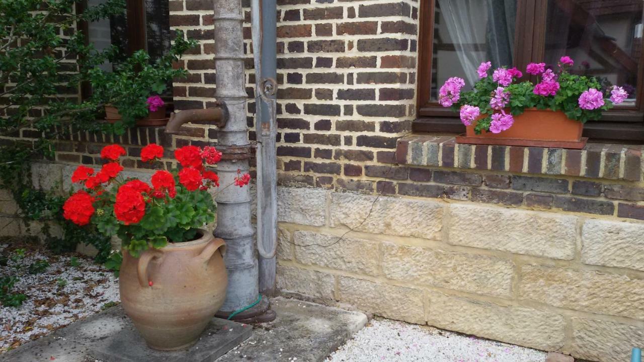 La Chambre D'Amis La Costignieres Montgueux ภายนอก รูปภาพ